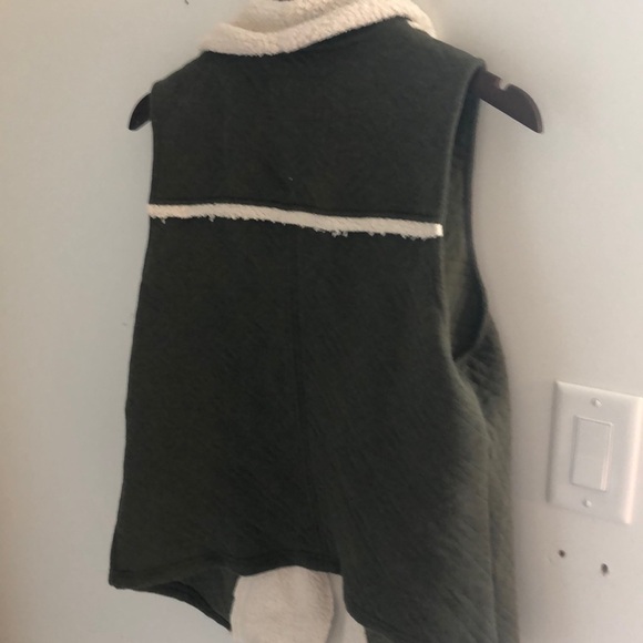 Green and Shearling Vest from Anthropologie Size L - Picture 4 of 4